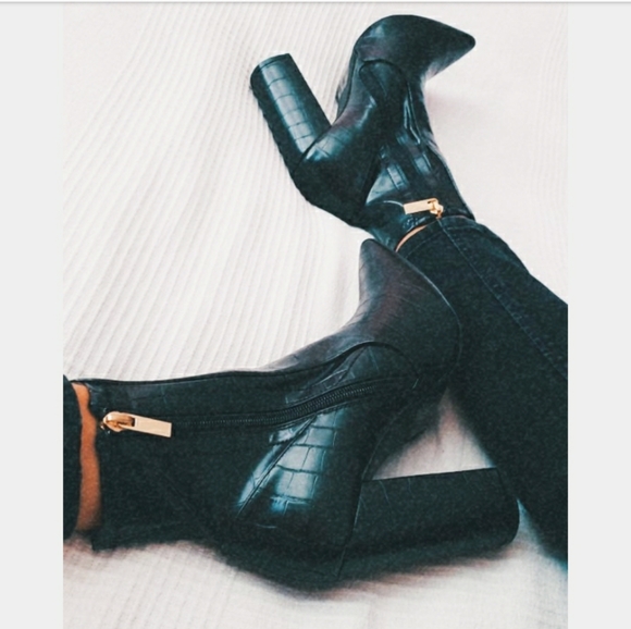 🆕️The New York//black croc print boot - Picture 7 of 7
